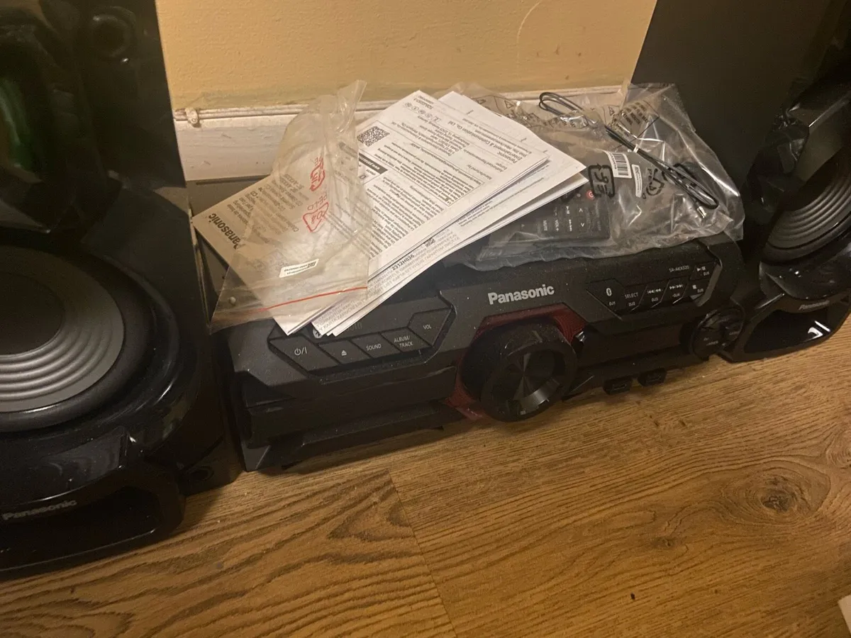 Panasonic home stereo radio/cd player - Image 2