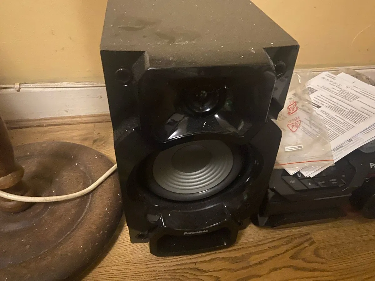 Panasonic home stereo radio/cd player - Image 4