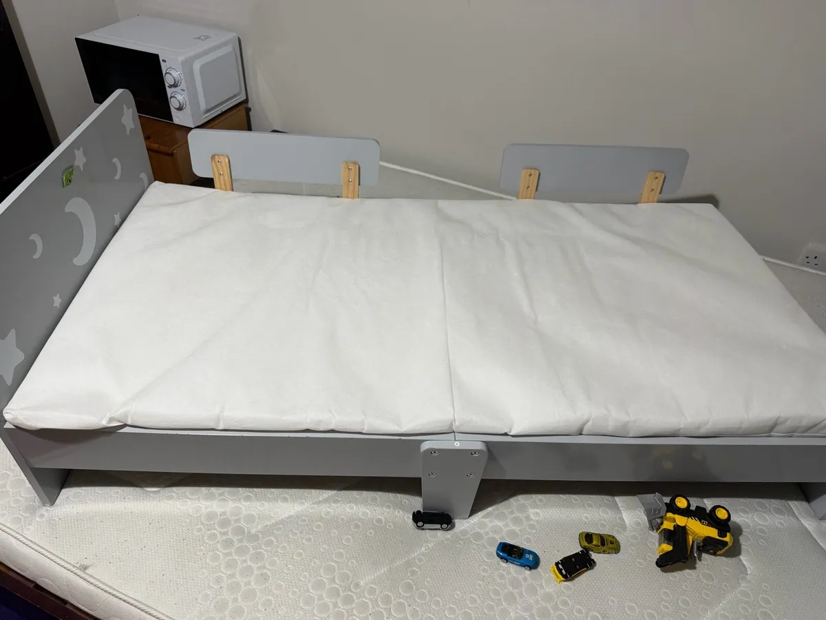 Toddler bed - Image 1