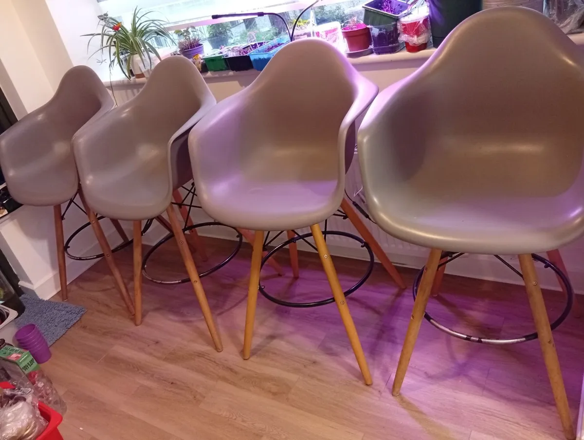 Luxury Quality Comfortable XL-Bar stools set - Image 1