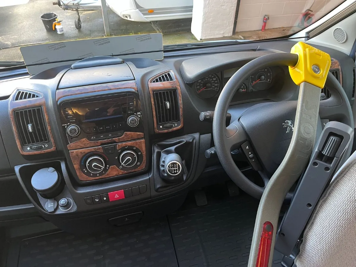 Camper van - Image 2