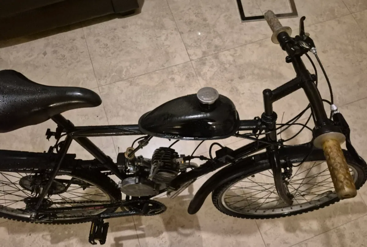 ADULTS PETROL BIKE NEEDS FUEL LINE REPLACED GREAT - Image 4
