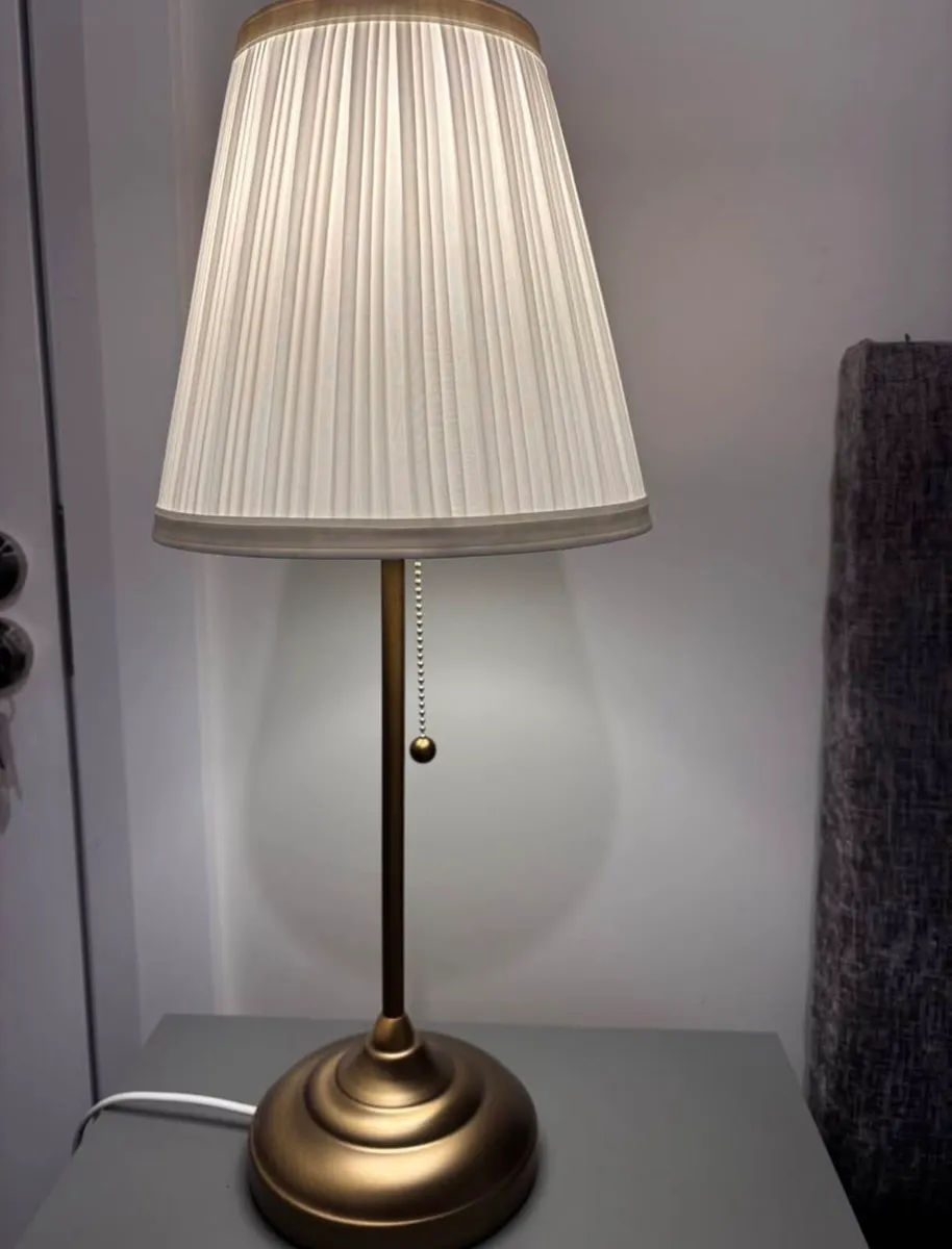 Table lamp
