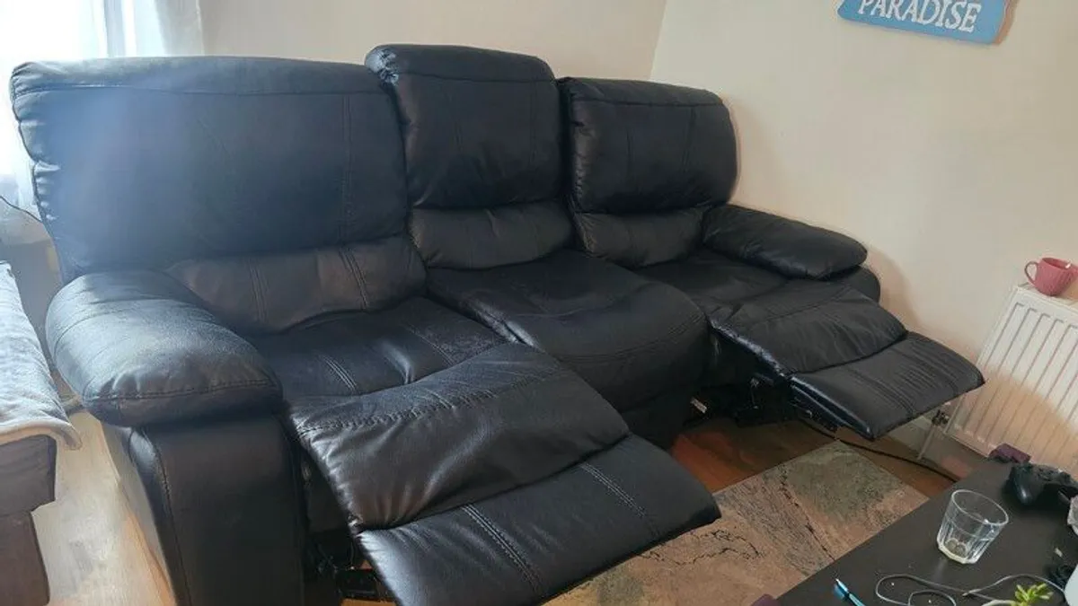 3 Seater Recliner Sofa free delivery available - Image 1