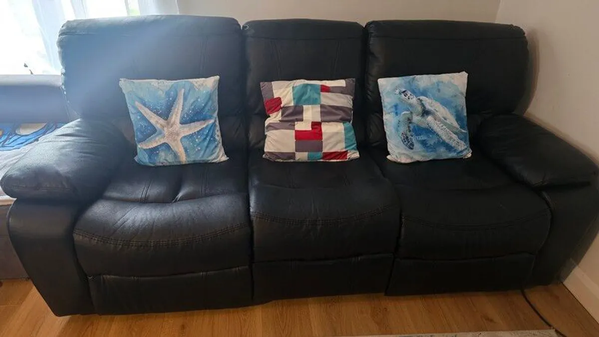 3 Seater Recliner Sofa free delivery available - Image 3