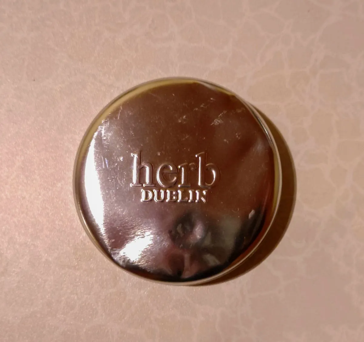 Mistletoe & Wine, Candle In A Tin (brand New). - Image 4