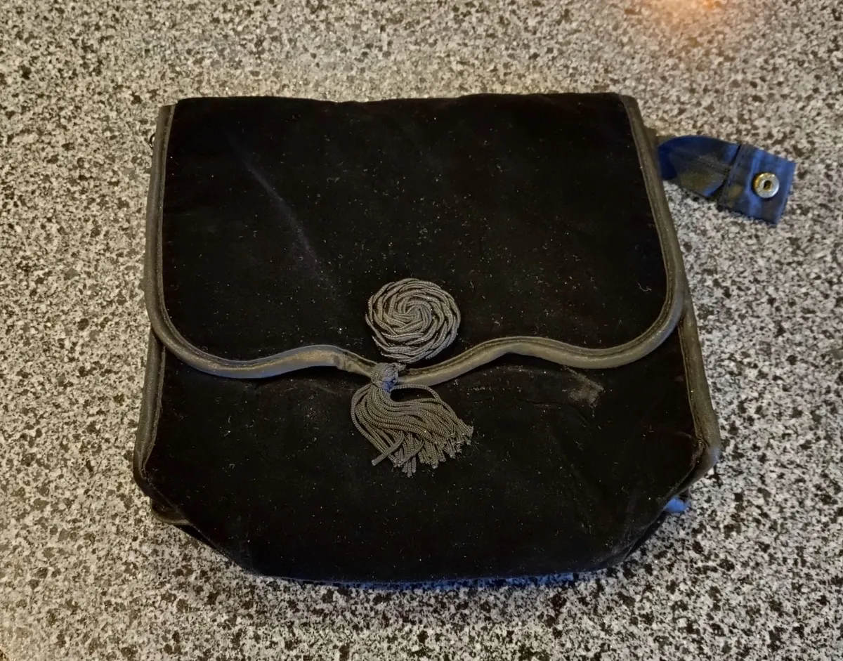 More Ladies Handbags. - Image 2