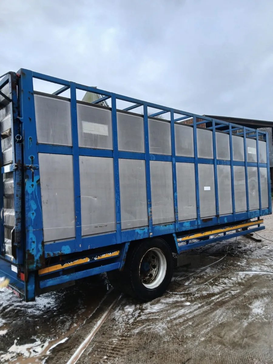 20 ft lunch cattle trailer - Image 4