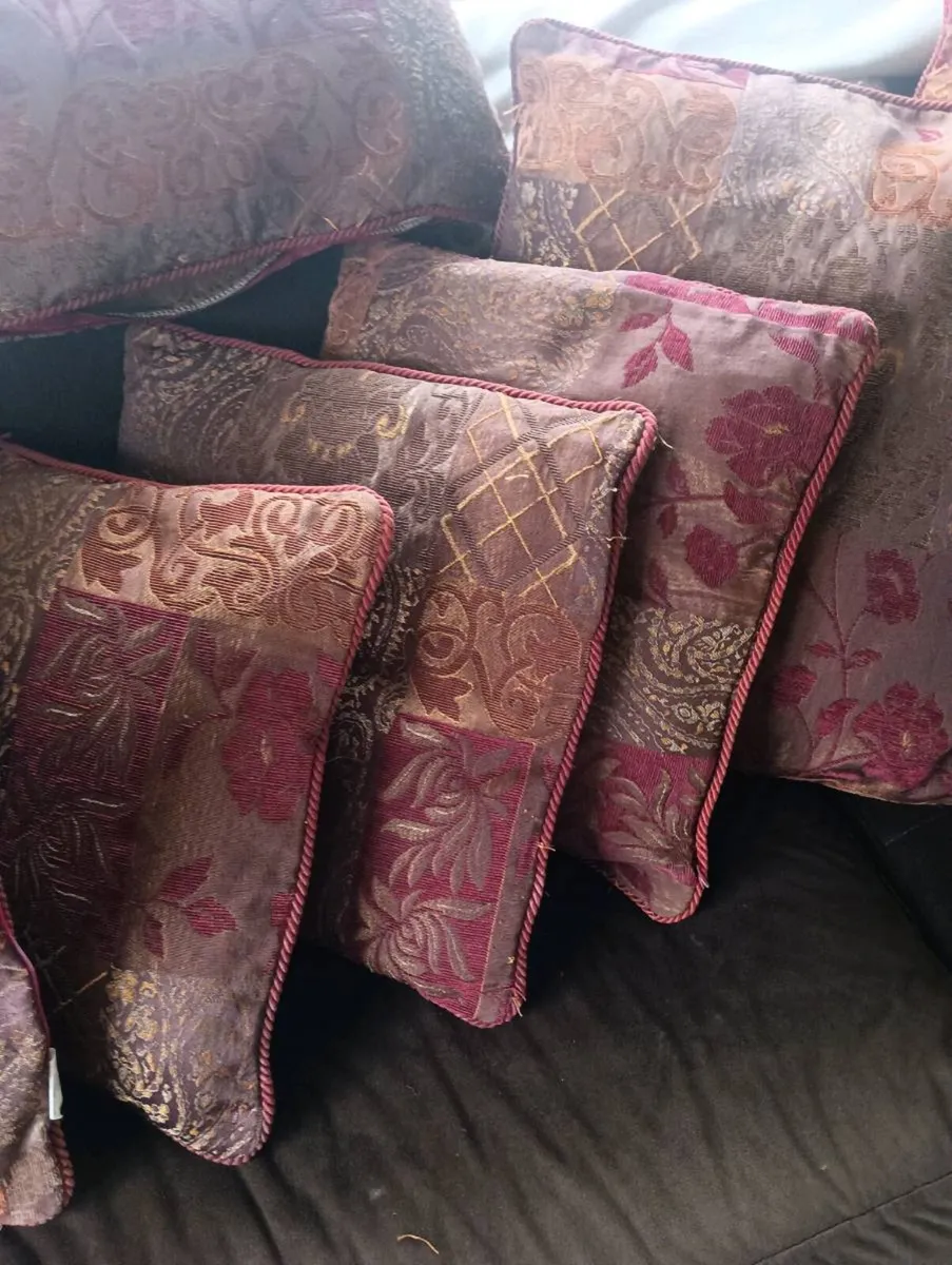 Beautiful set cushions 8 for 25 - Image 2