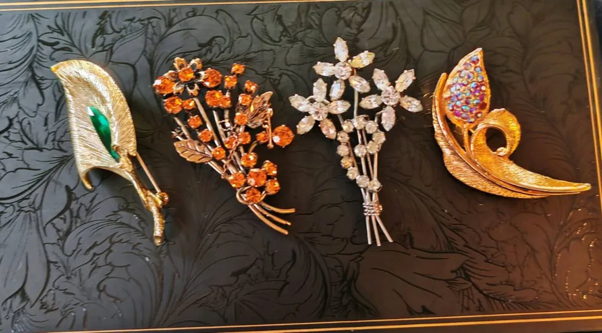 Vintage brooches - Image 1