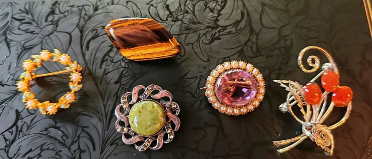 Vintage brooches - Image 1