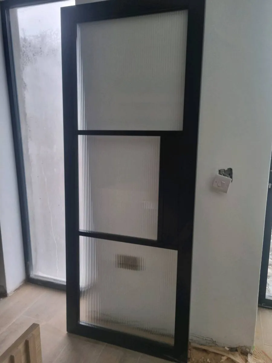 Black deanta reeded door - Image 1