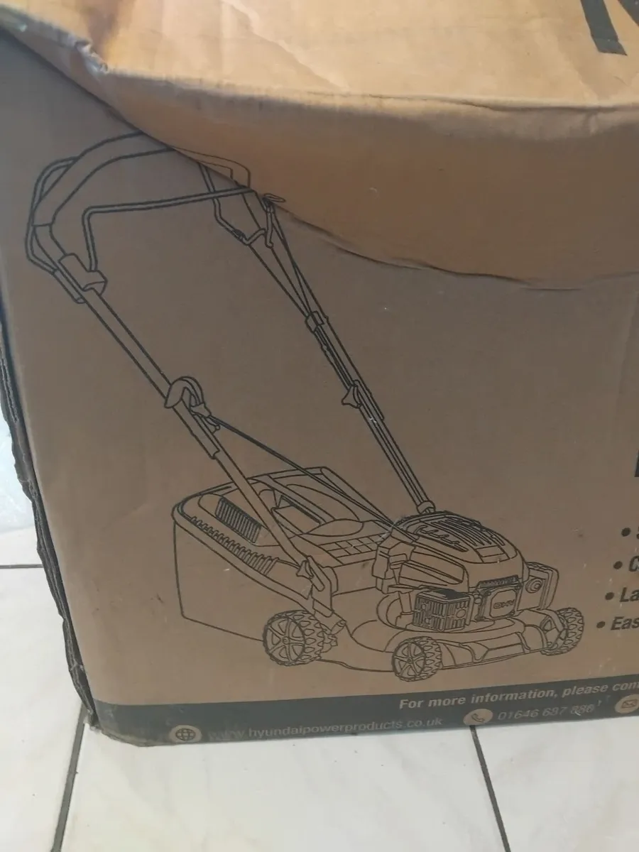 New Hyundai 430sp self-drive lawnmower - Image 3