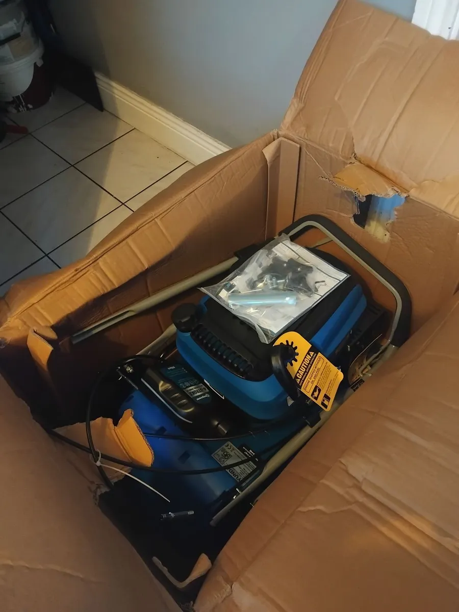 New Hyundai 430sp self-drive lawnmower - Image 4