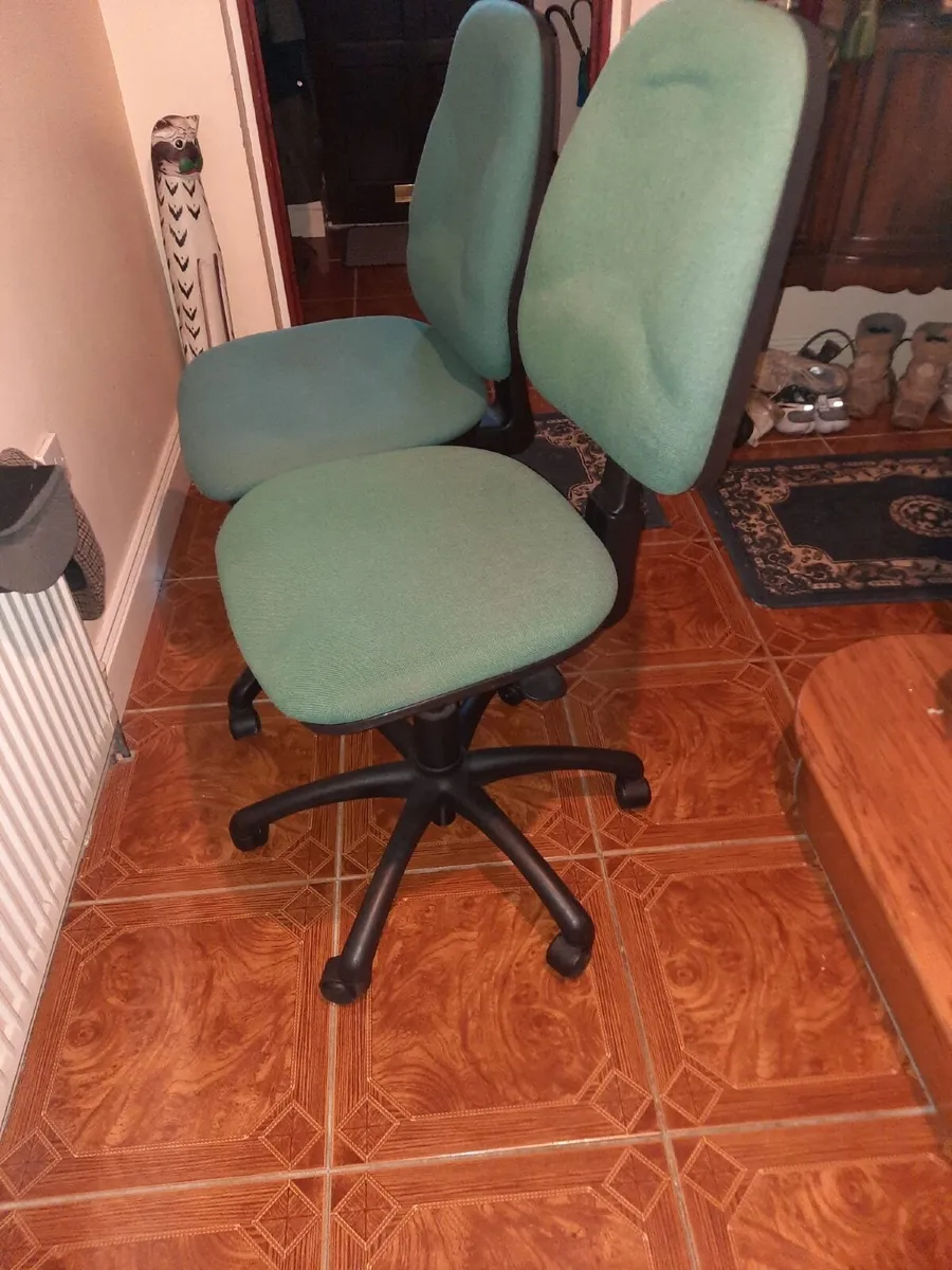 Pair of office chairs - Image 4