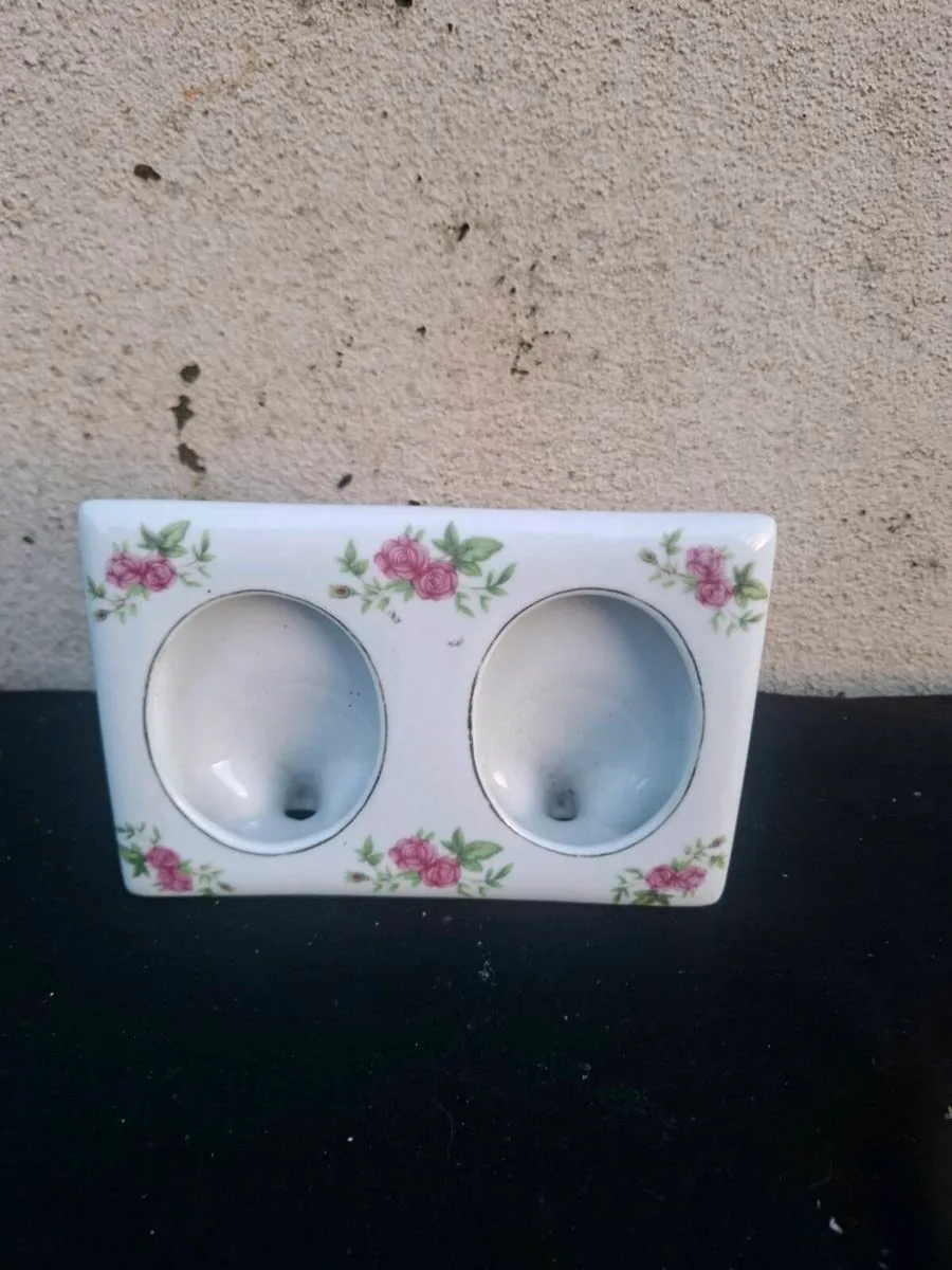 Rose porcelain frame - Image 1