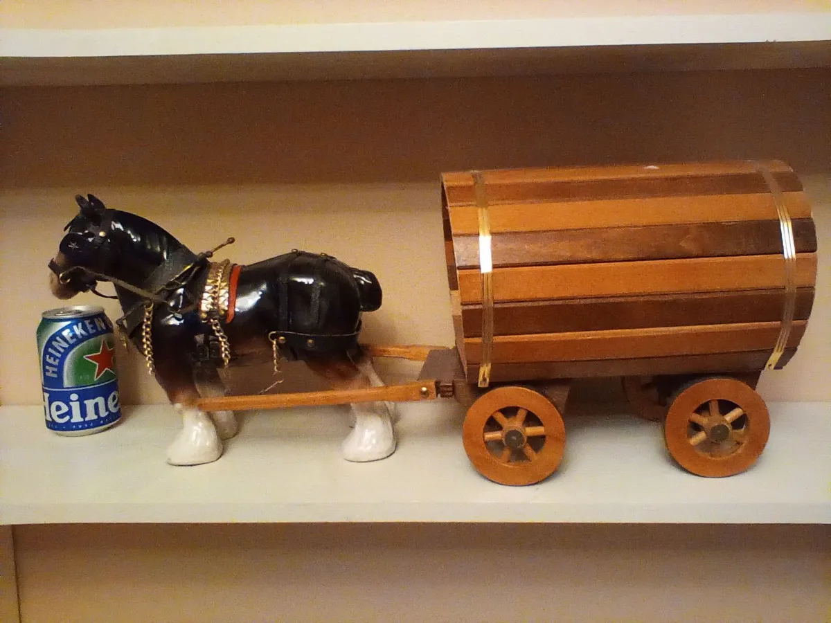 Vintage horse and caravan - Image 2