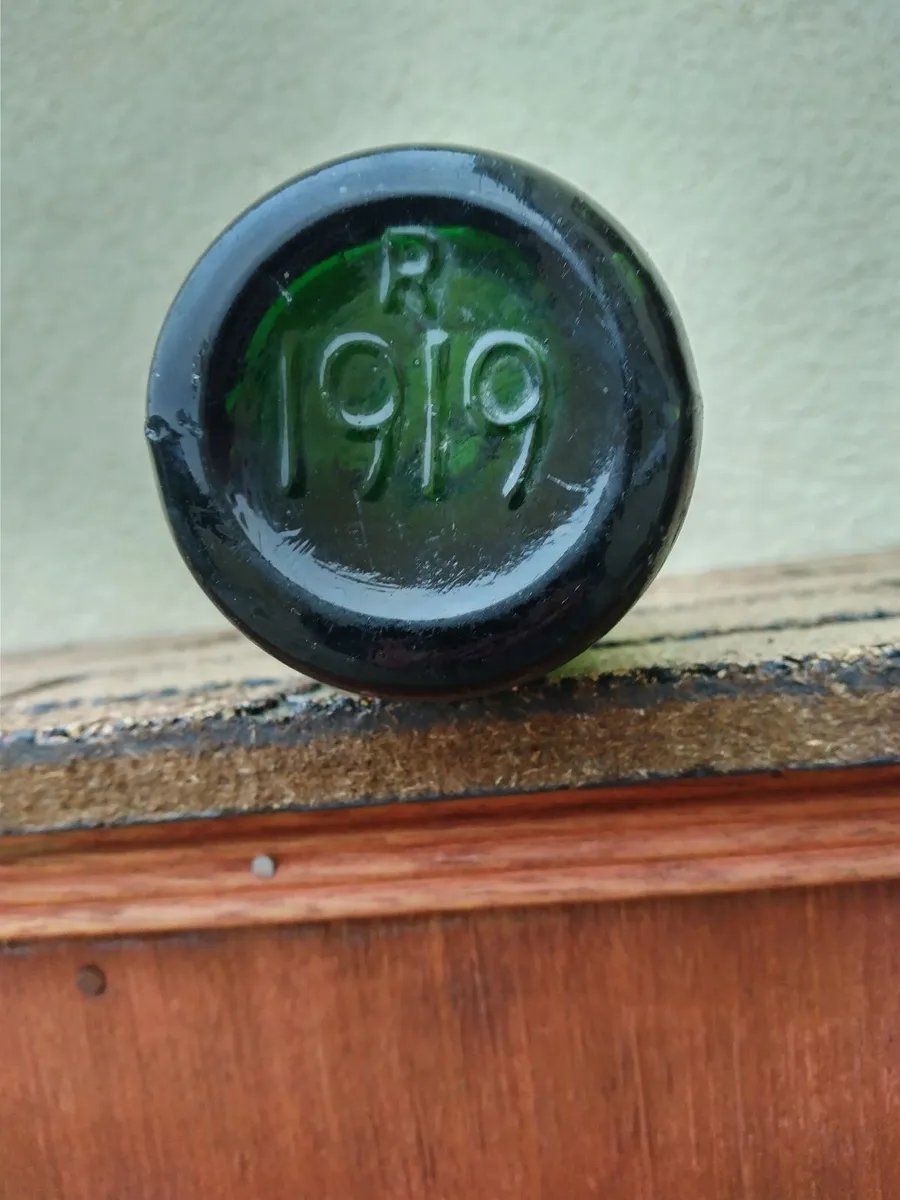 Antique 1919 embossed Clonakilty bottle - Image 2