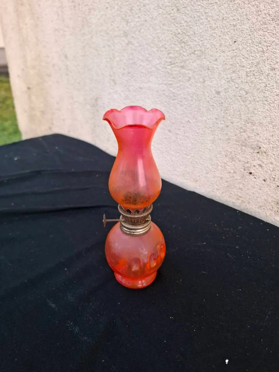 Bright pink mini glass oil lamp - Image 1