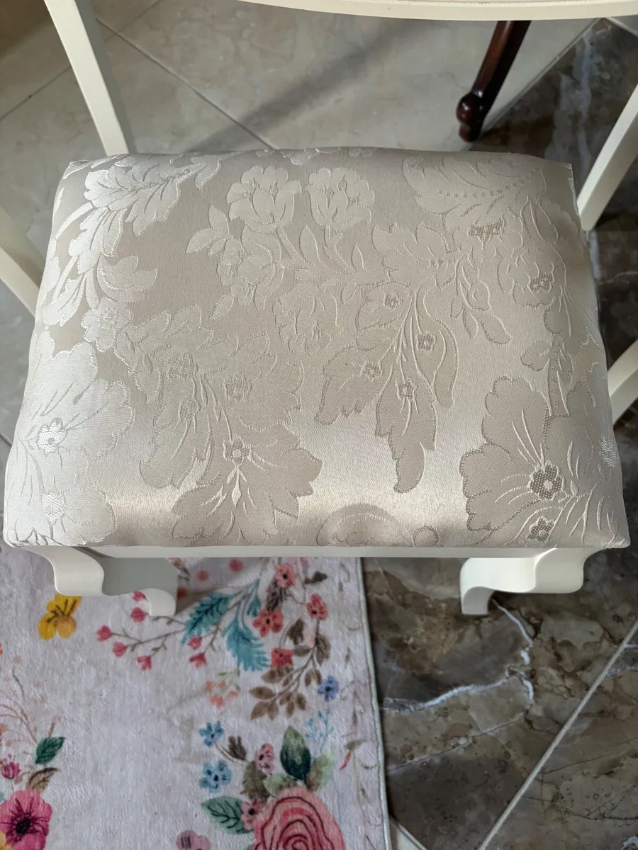 Dressing table with stool - Image 3