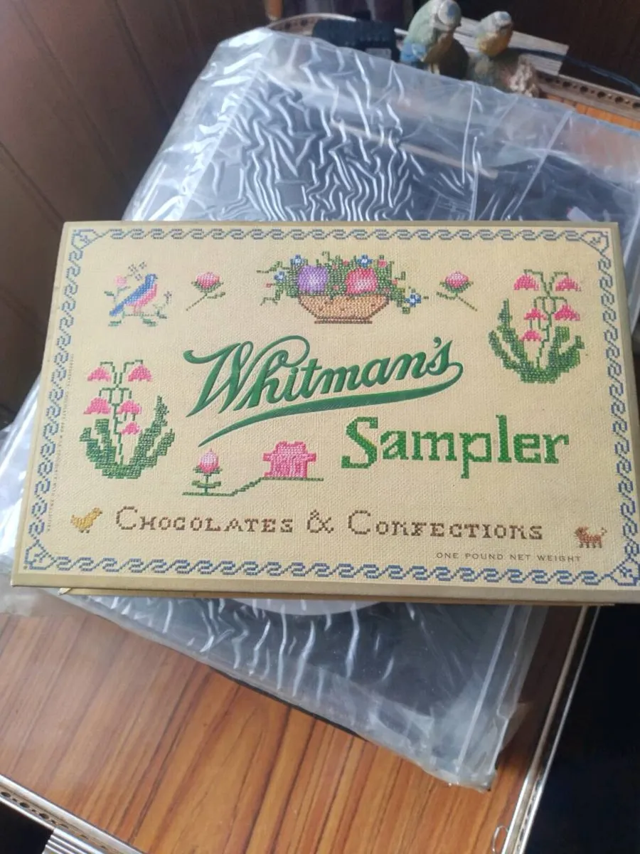Vintage Whitman's Sampler chocolate box - Image 1