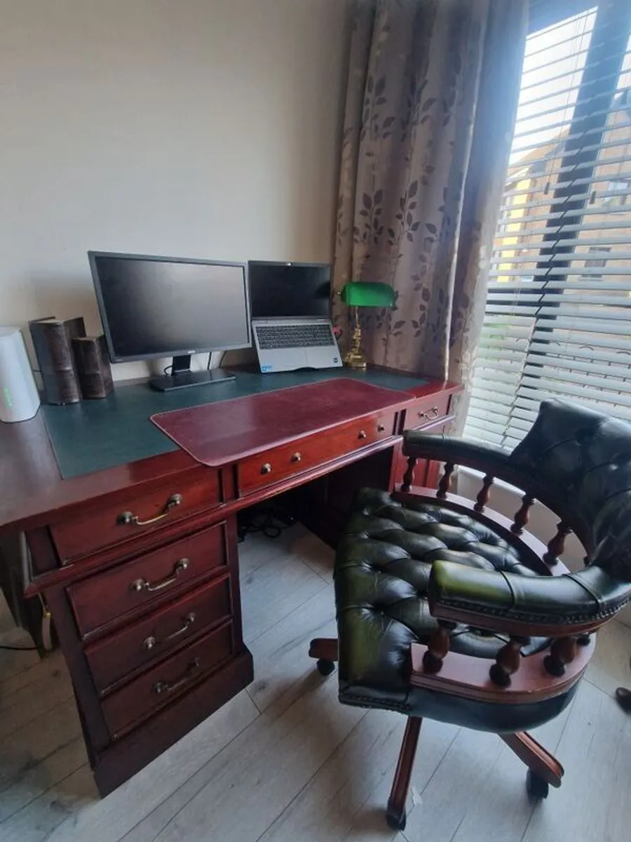 Partners desk and captain chair - Image 1
