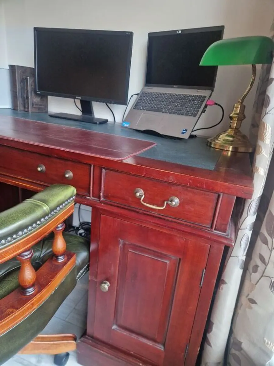 Partners desk and captain chair - Image 2