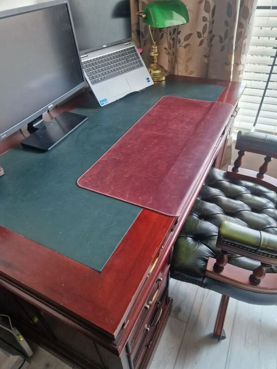 Partners desk and captain chair - Image 3