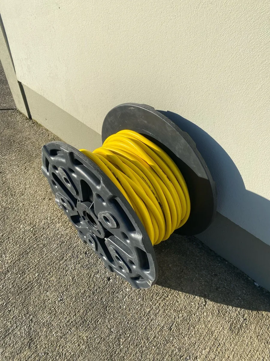 Plastic Reelers suit wire, garden hose ect - Image 2