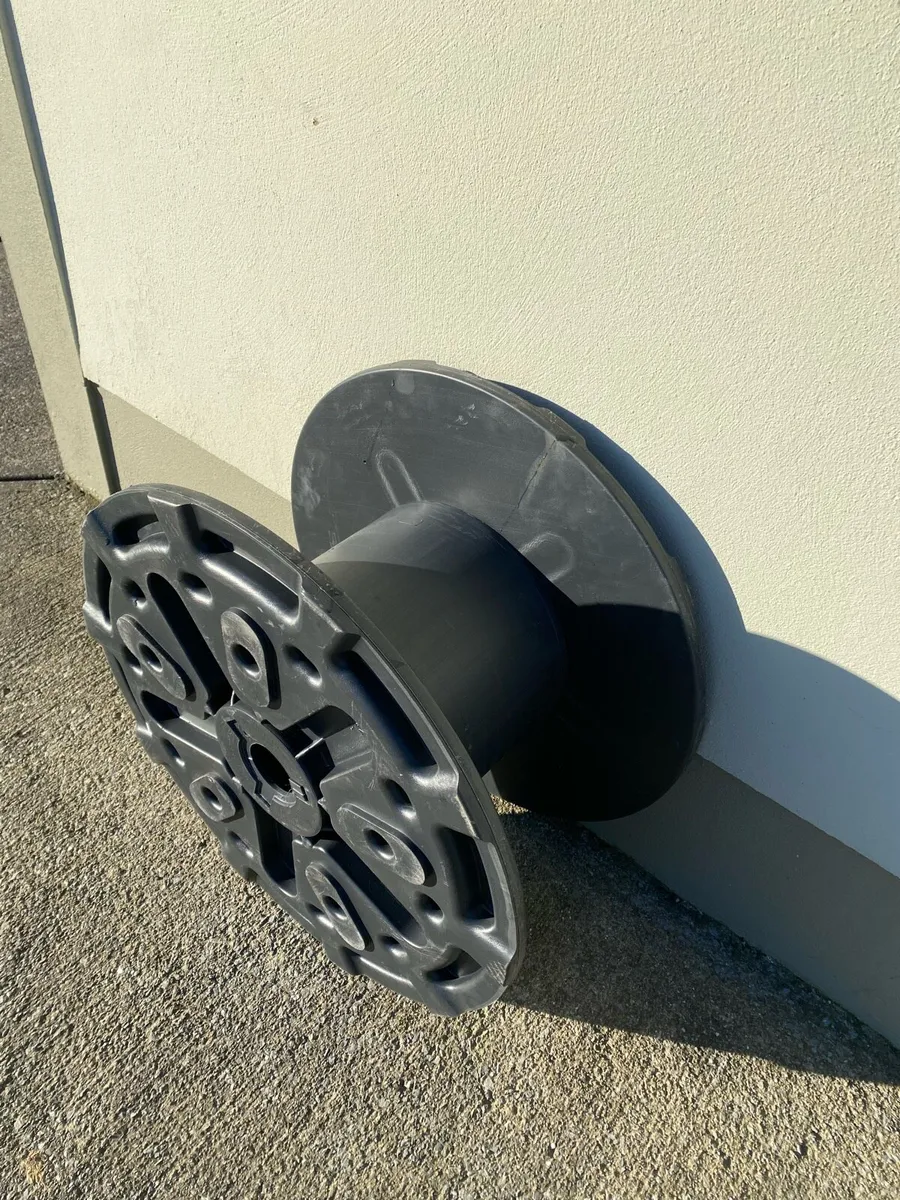 Plastic Reelers suit wire, garden hose ect - Image 1