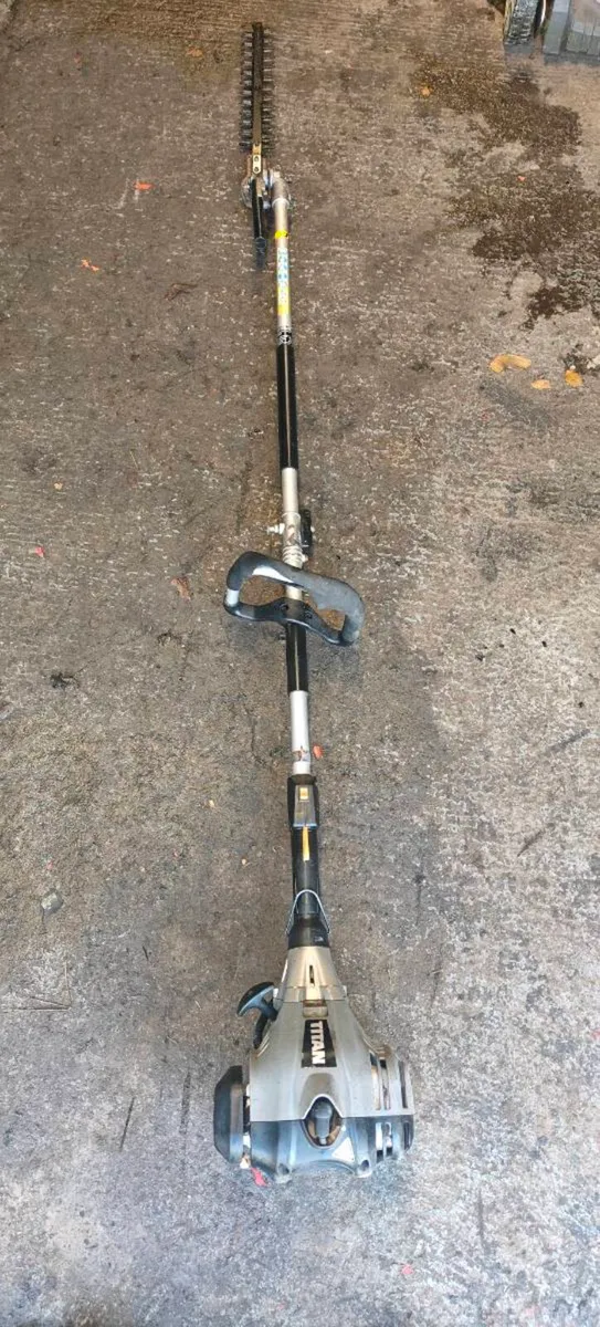 Titan long reach hedge trimmer - Image 1