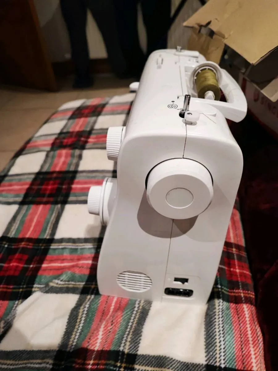 Sewing machine - Image 3