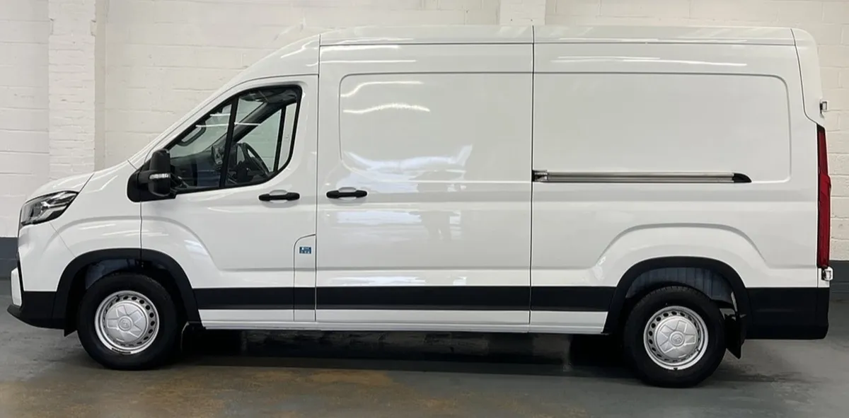 2023 Maxus Deliver 9 Panel Van - Image 4