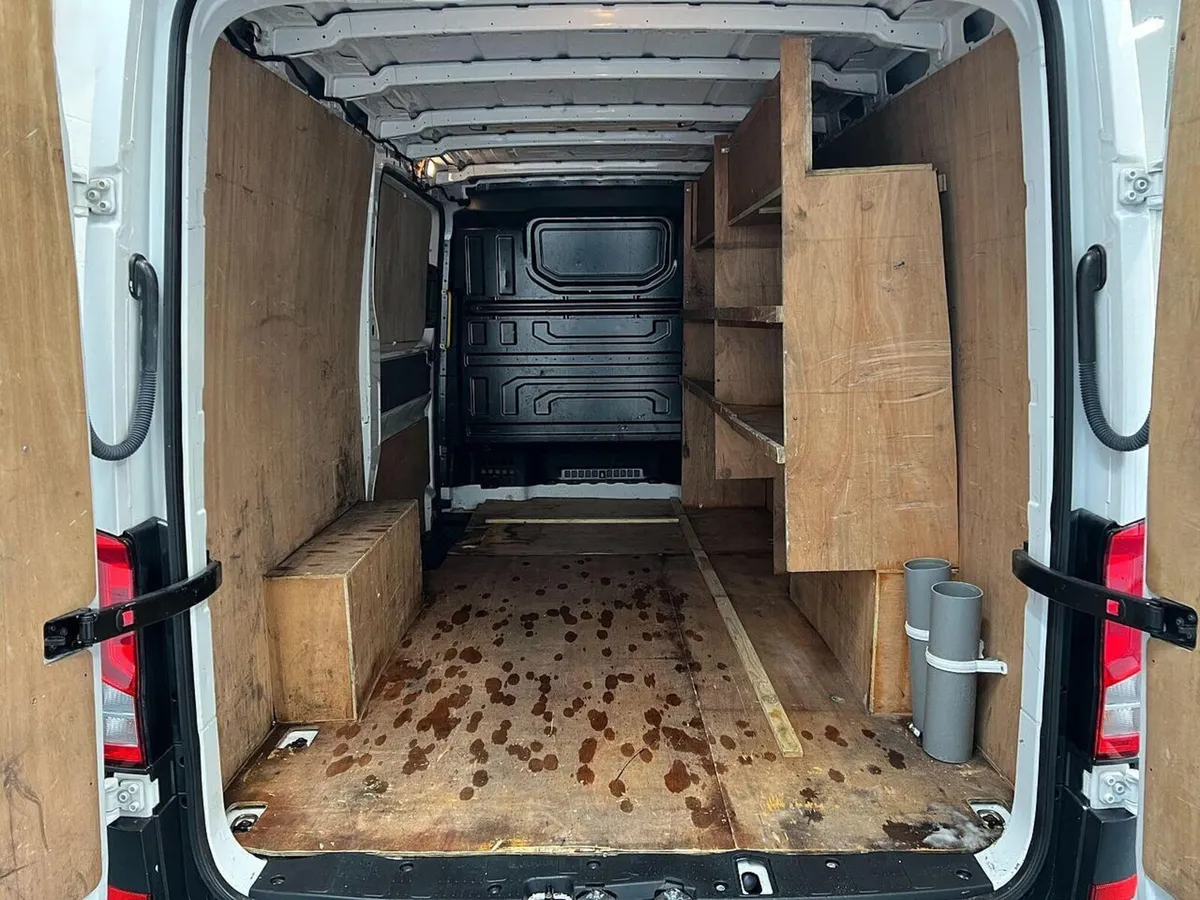 2023 Volkswagen Crafter Panel Van - Image 2