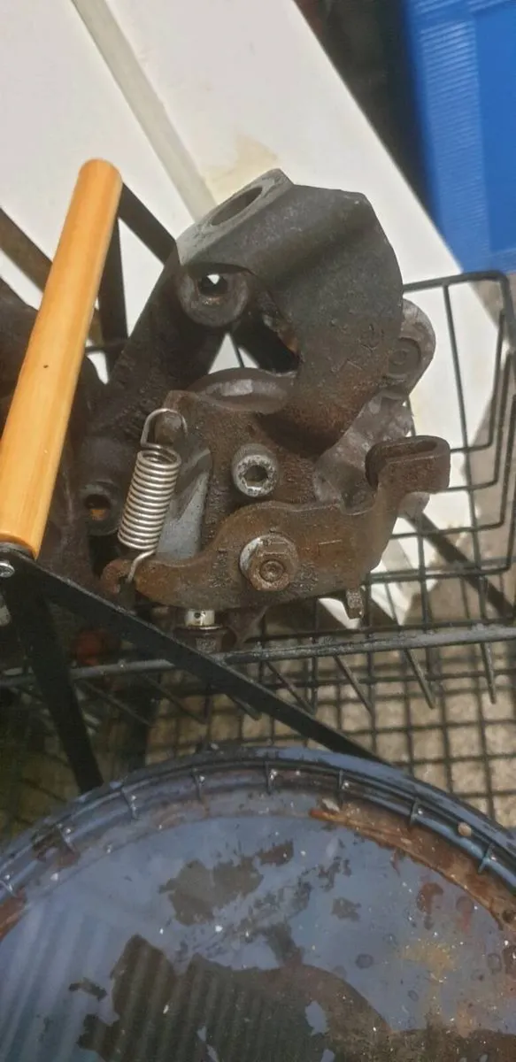 Brake calipers 2010 1.4 Toyota Corolla - Image 4