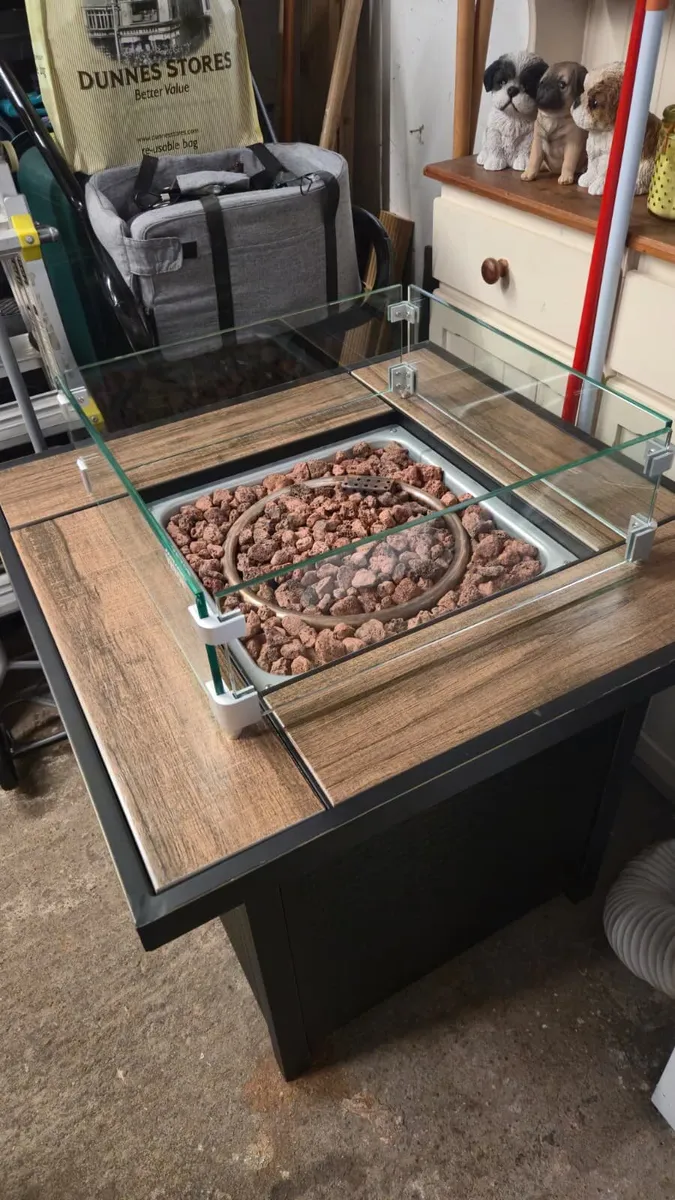 Gas Firepit table with protective glass - Image 2