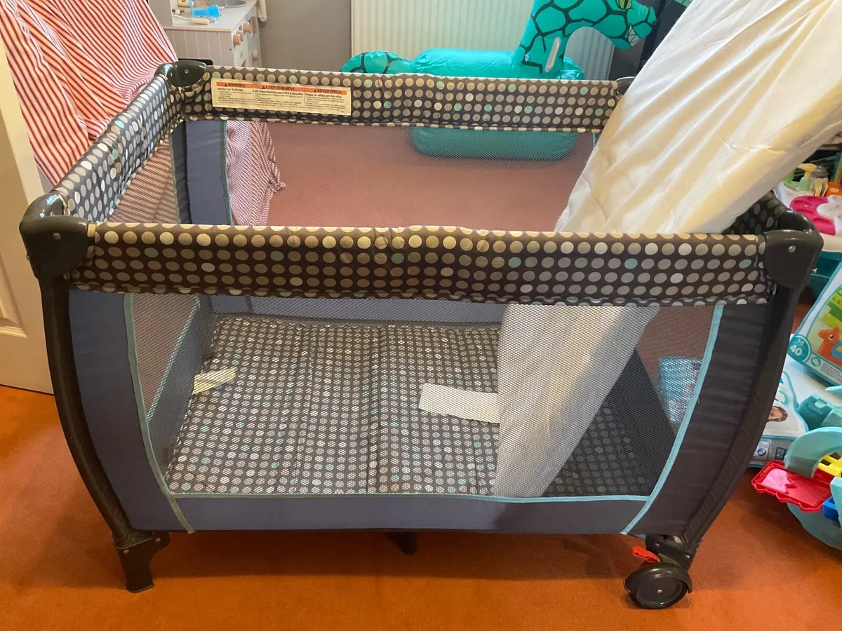 Travel cot - Image 2