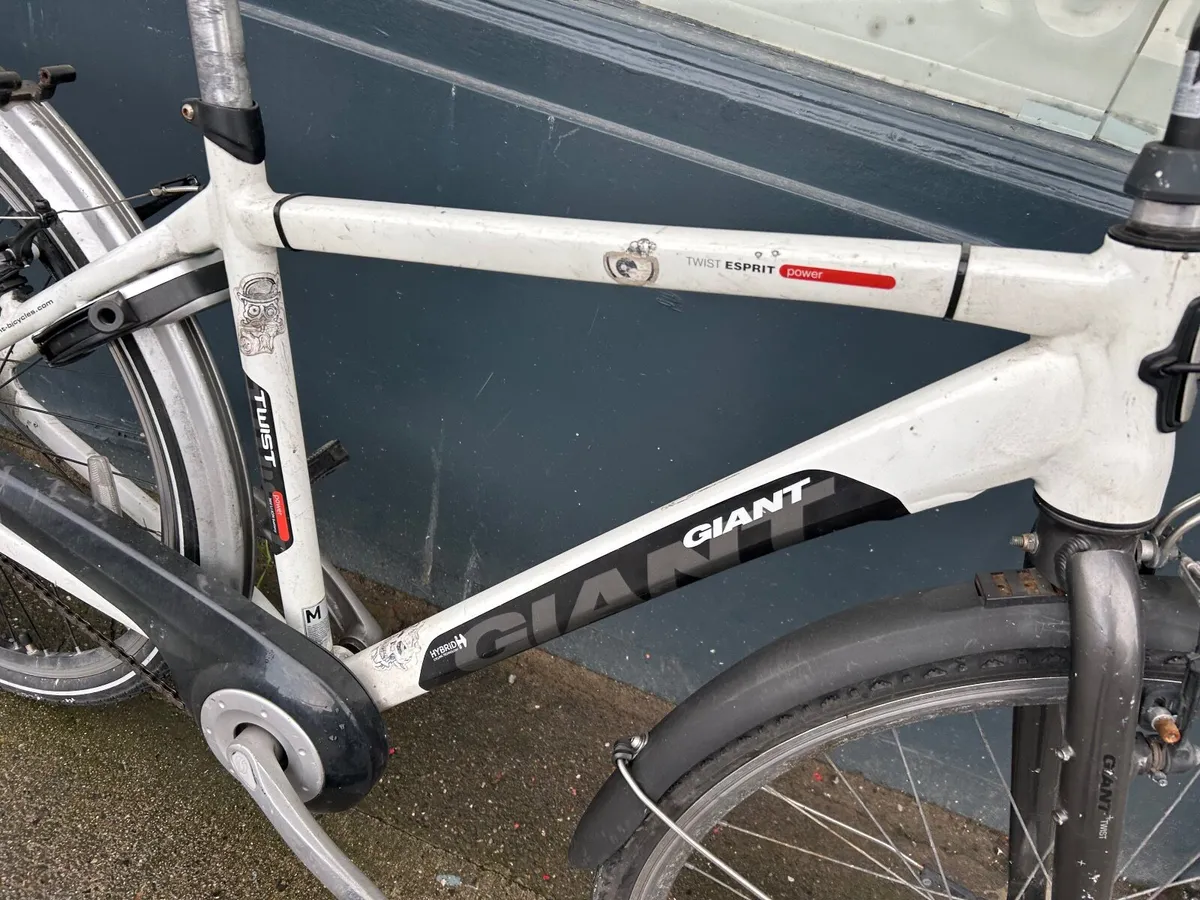 Giant Hybrid bike ❗️Open 7 days of the week ❗️ - Image 3
