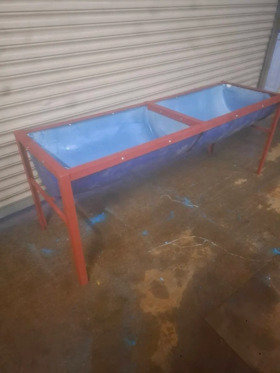 Feed trough - Image 1