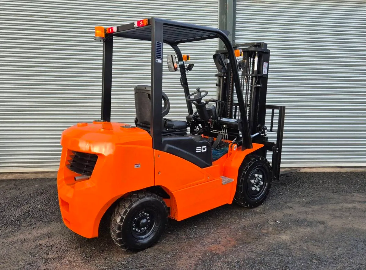 2025 SURESTAC 3 TON DIESEL FORKLIFT - Image 3