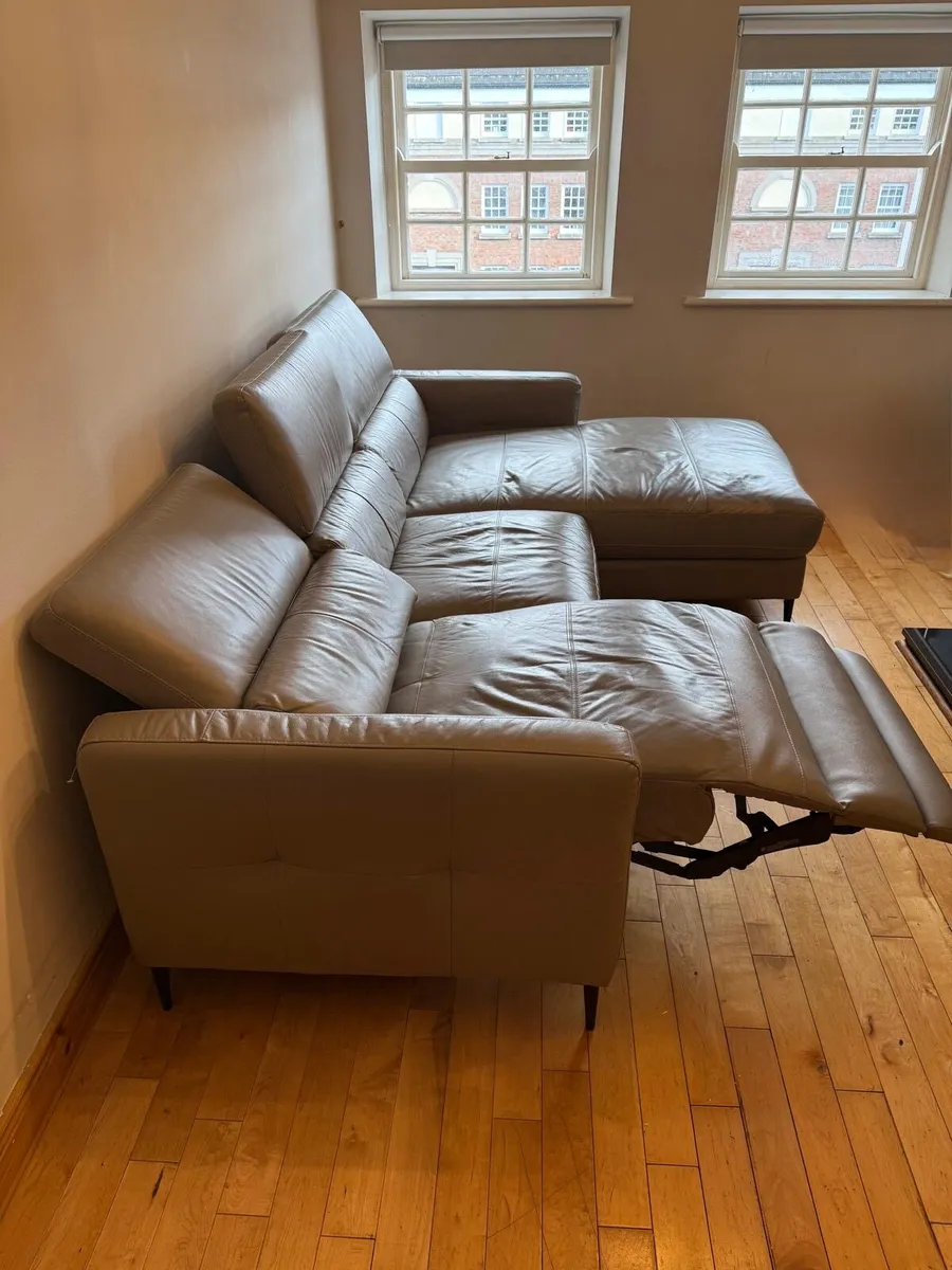 Beautiful leather recliner sofa for sale - Image 2