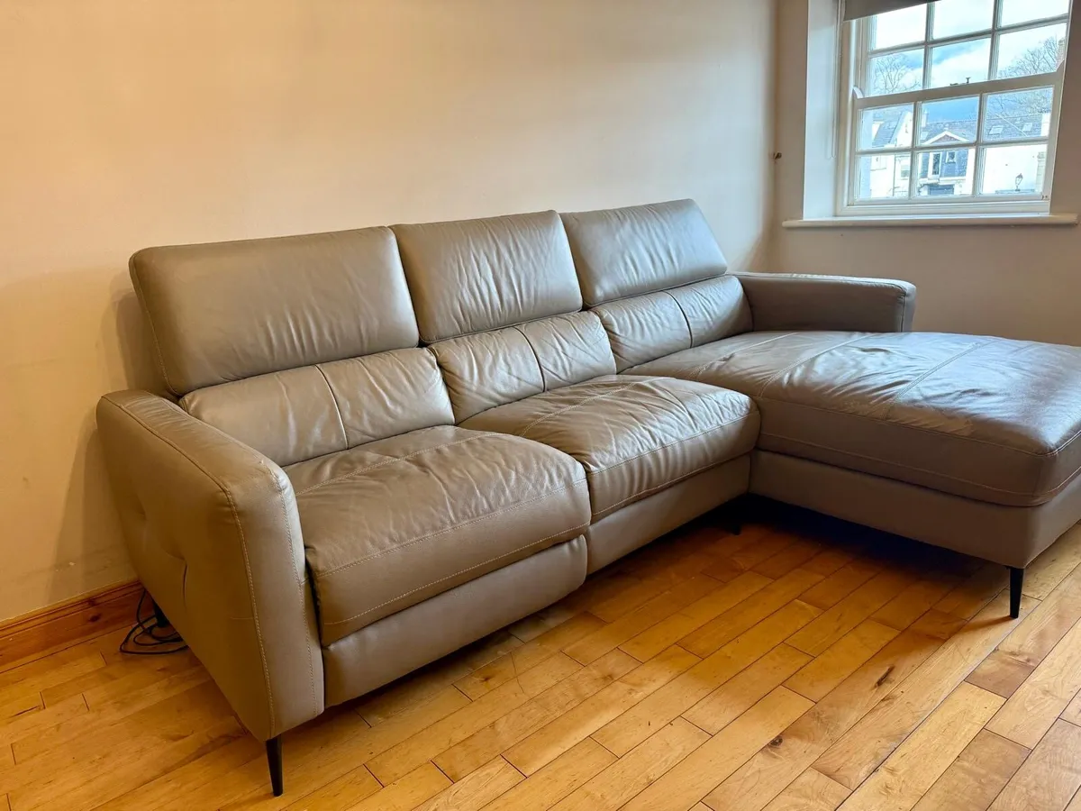 Beautiful leather recliner sofa for sale - Image 4