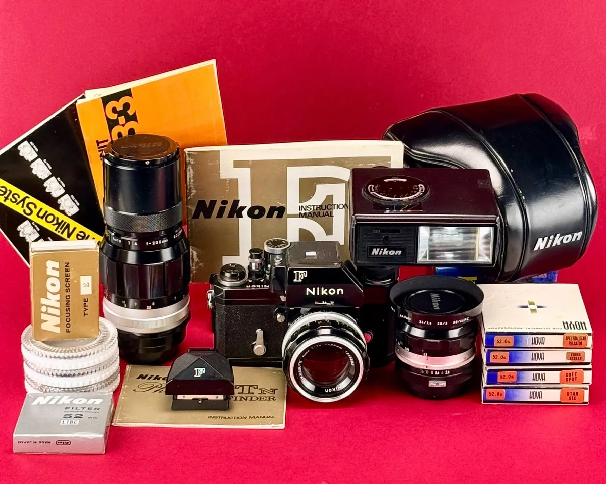 Nikon F complete with accessories - Image 1