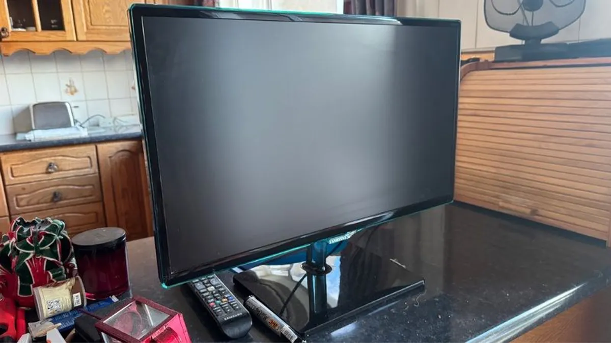 Samsung 24" Smart TV - Image 1