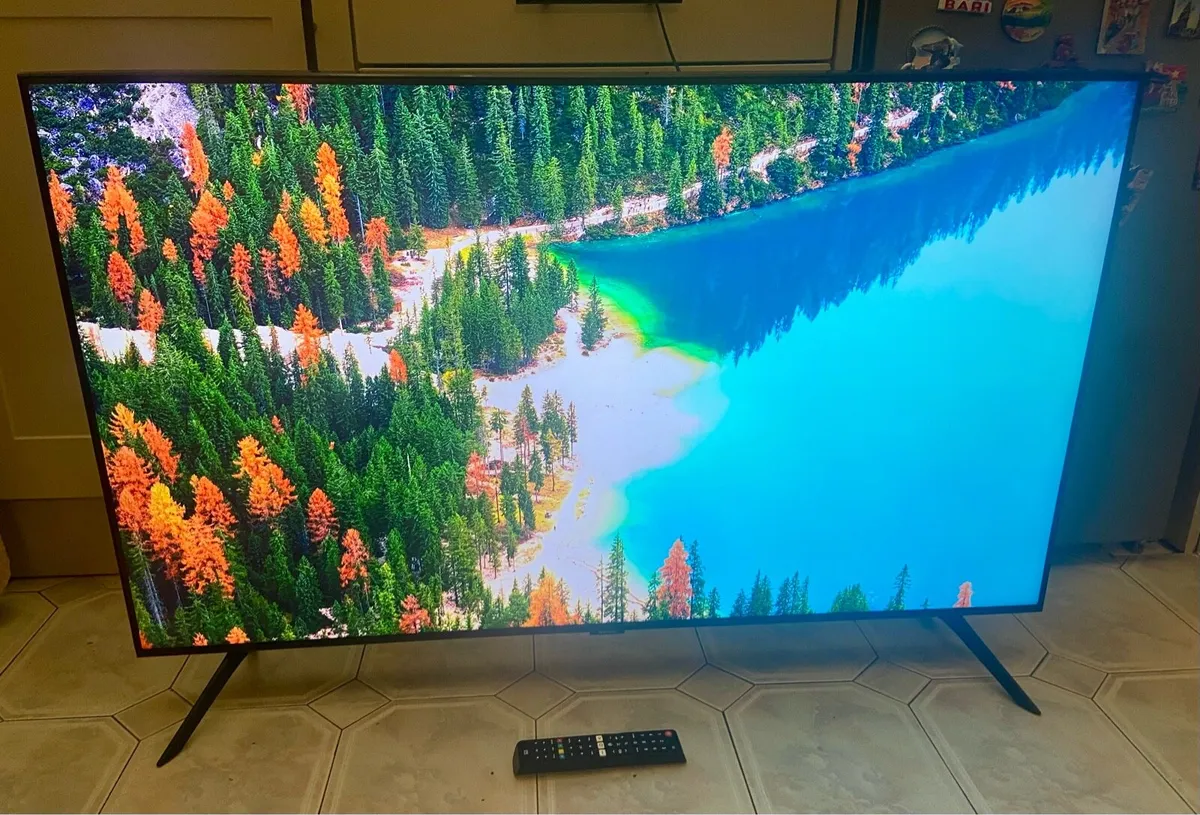 Samsung 50” Crystal UHD 4K Smart TV 8 series - Image 4