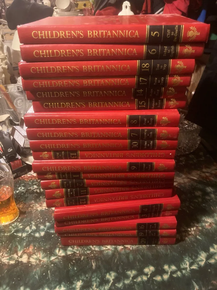 Vintage encyclopaedia set free postage - Image 1