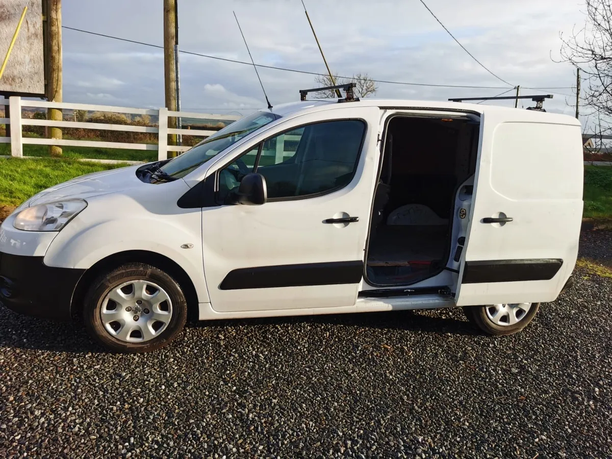 12 Peugeot Partner 1.6 hdi - Tax @ Test - Image 2