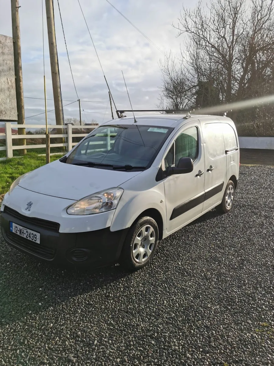 12 Peugeot Partner 1.6 hdi - Tax @ Test - Image 1