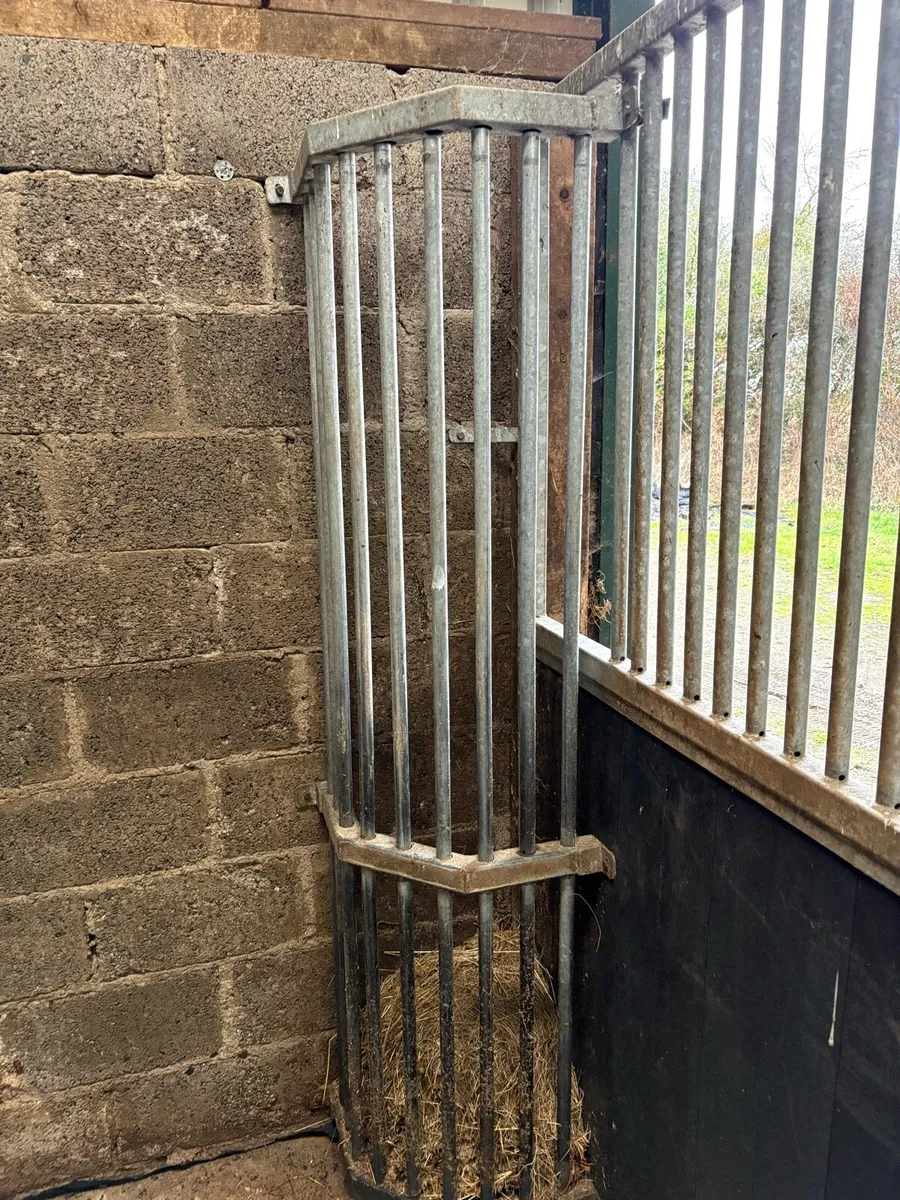 8 Galvanised roller bar hay rack - Image 3