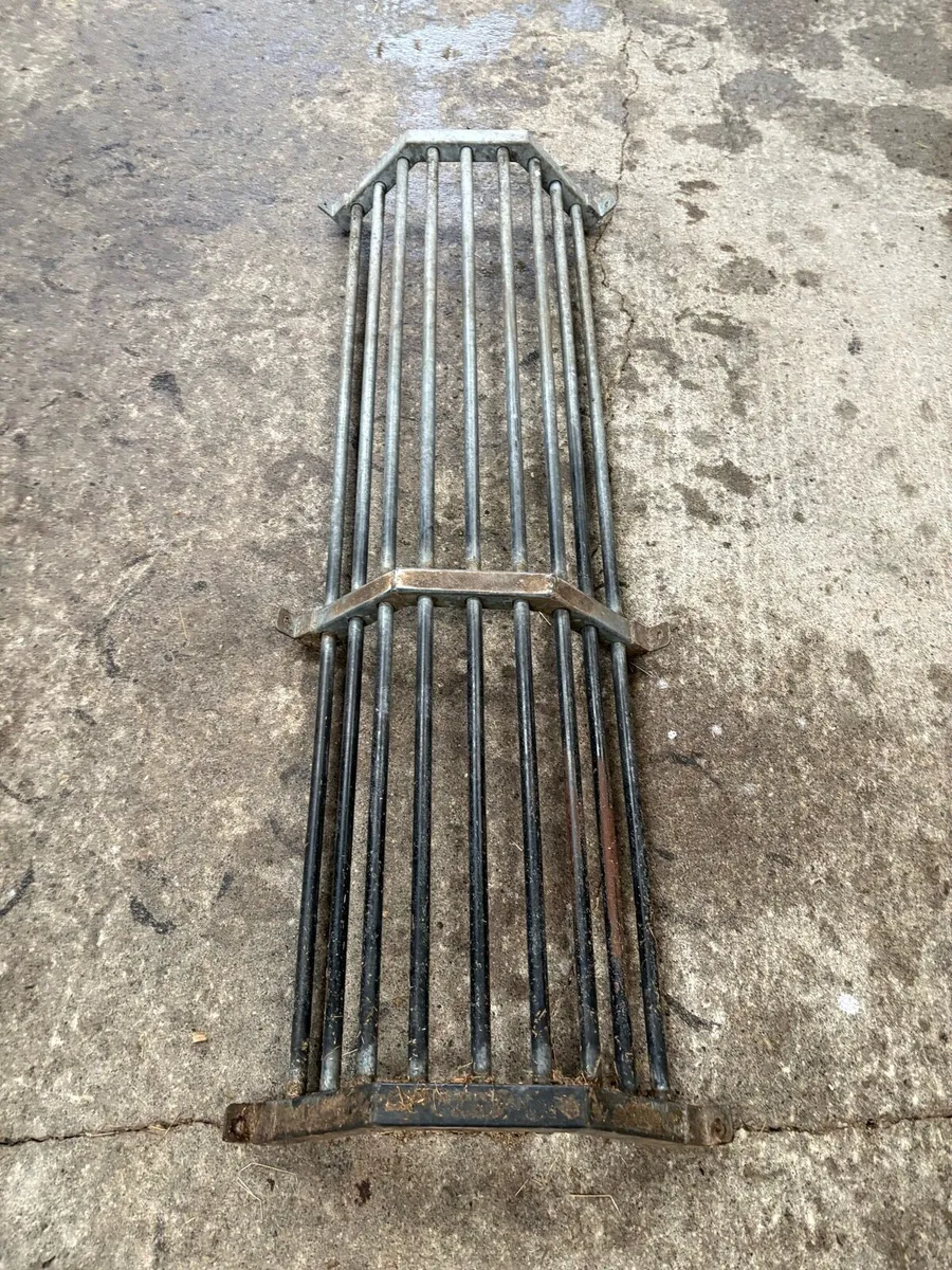 8 Galvanised roller bar hay rack - Image 4